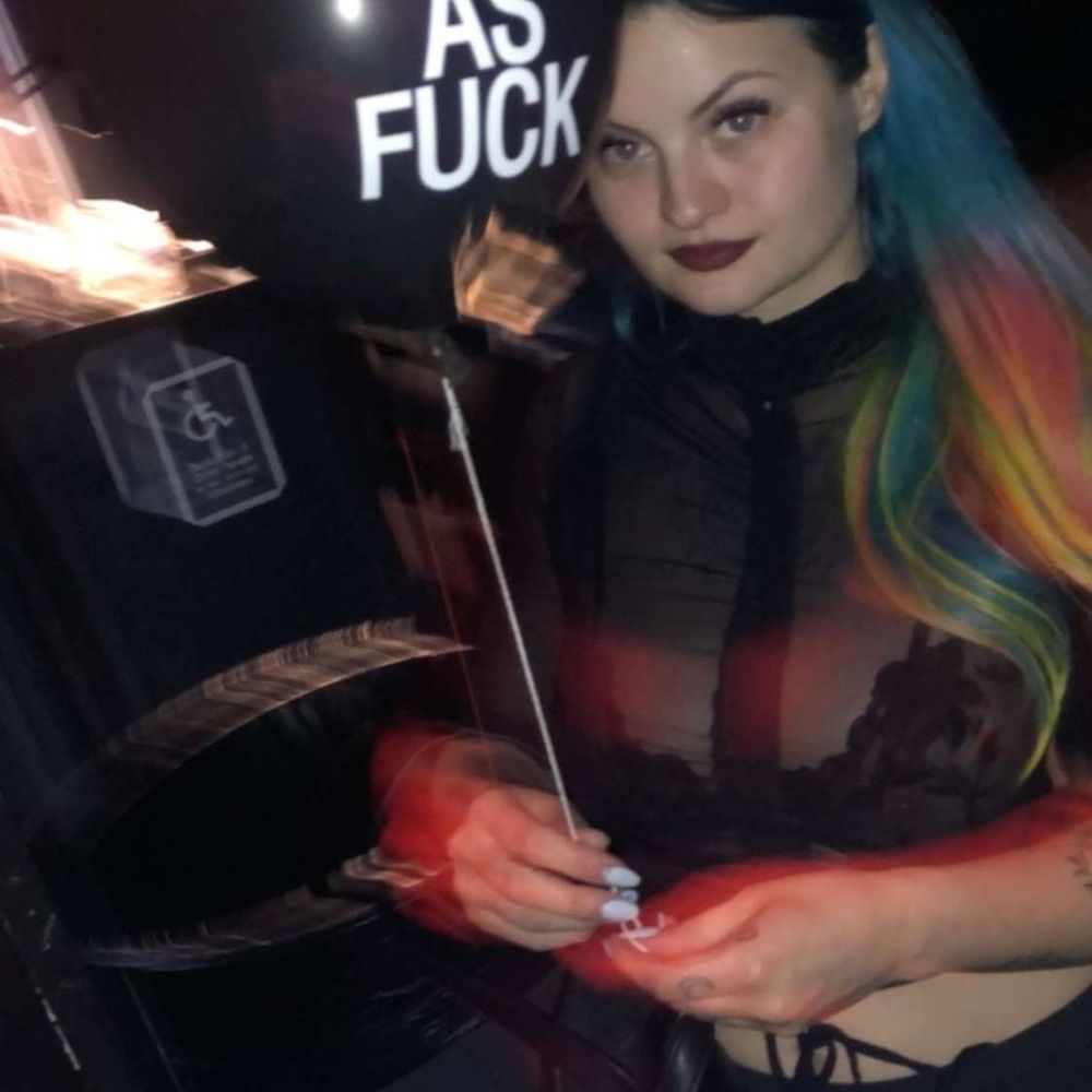 Meet your Posher, Meshell